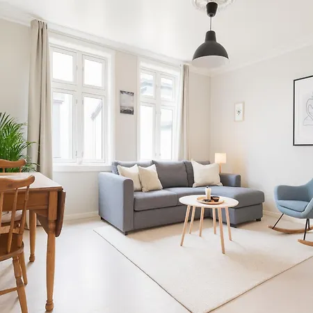 Trio In Centre - Norwegians Minimum Age 25 Apartment *