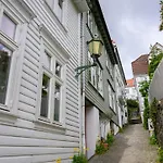 Trio In Centre - Norwegians Minimum Age 25 Lägenhet