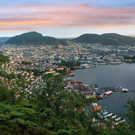 Trio In Centre - Norwegians Minimum Age 25 Апартаменты *