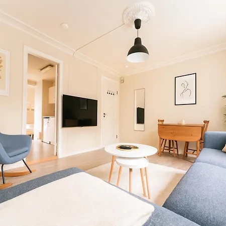 Trio In Centre - Norwegians Minimum Age 25 Apartman