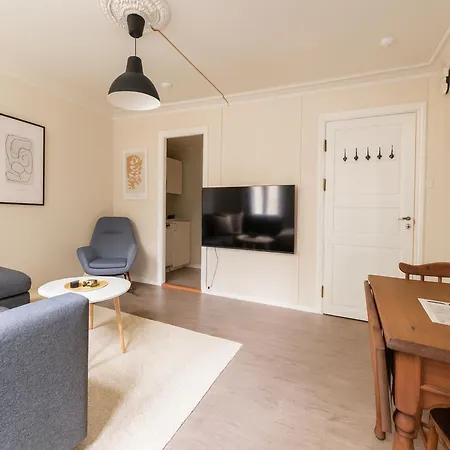 Trio In Centre - Norwegians Minimum Age 25 Apartman *