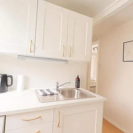 Trio In Centre - Norwegians Minimum Age 25