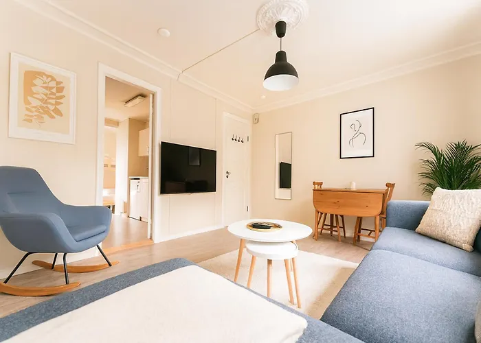 Trio In Centre - Norwegians Minimum Age 25 Apartman