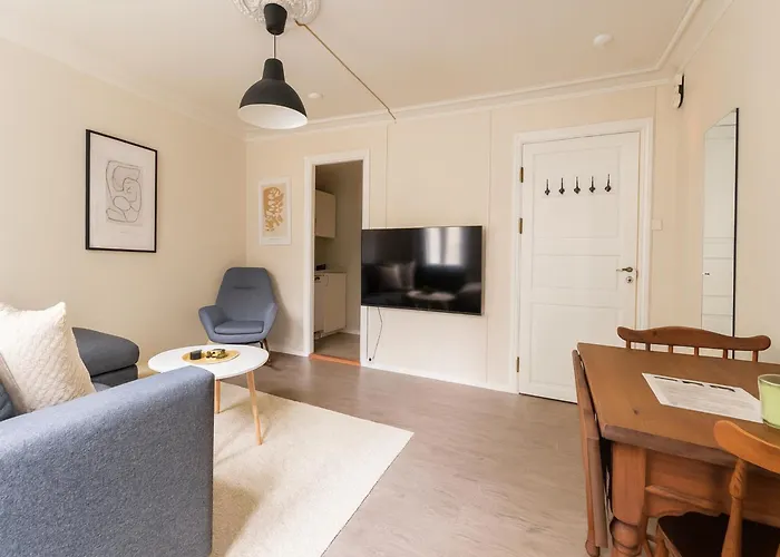 Trio In Centre - Norwegians Minimum Age 25 Apartman *